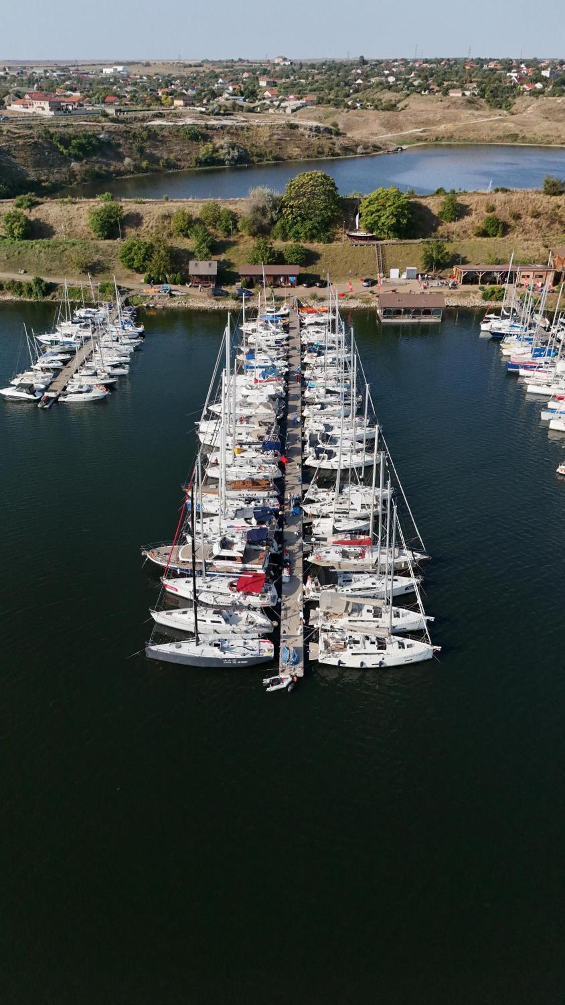 Lifeharbour Limanu Hotel Bagian luar foto