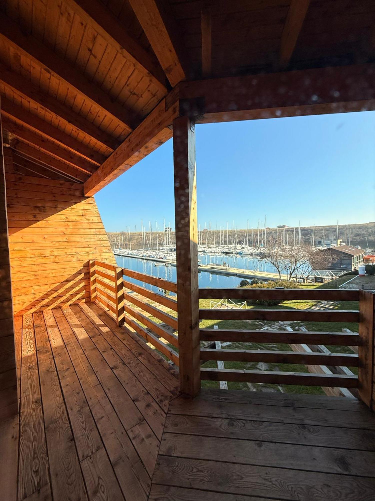 Lifeharbour Limanu Hotel Bagian luar foto