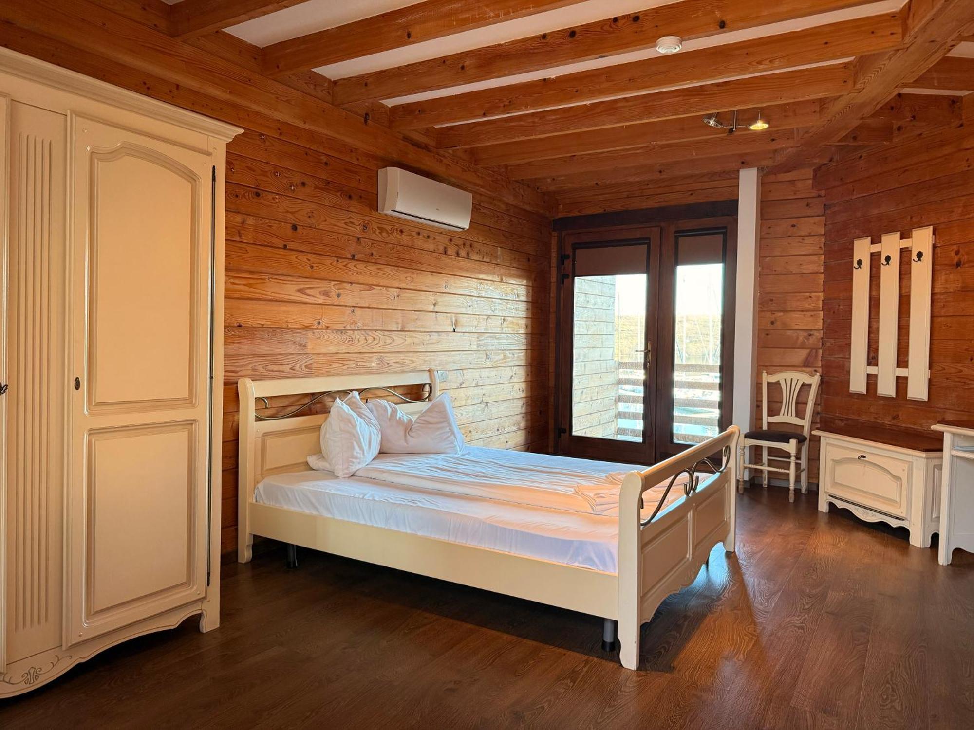 Lifeharbour Limanu Hotel Bagian luar foto