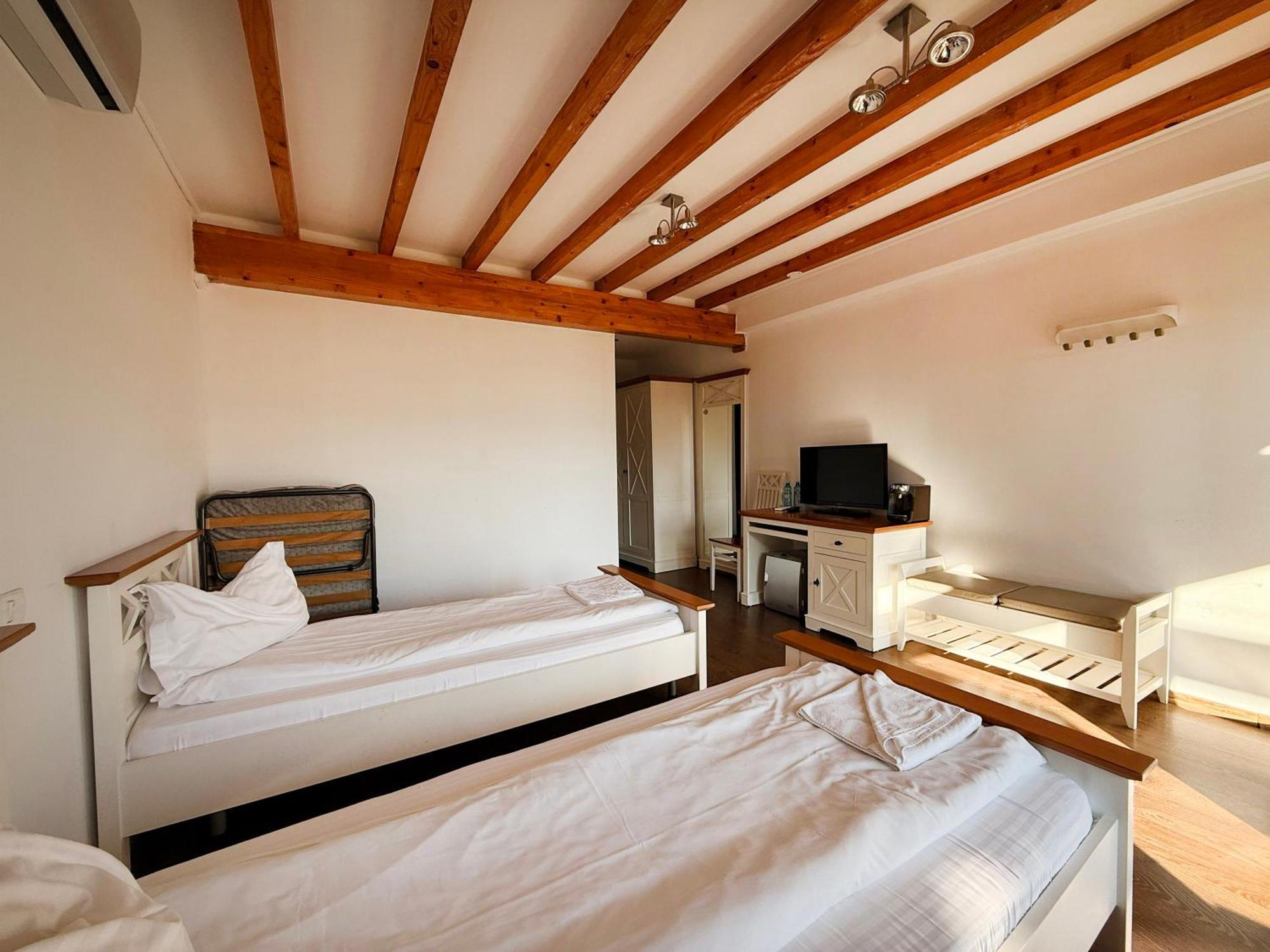 Lifeharbour Limanu Hotel Bagian luar foto