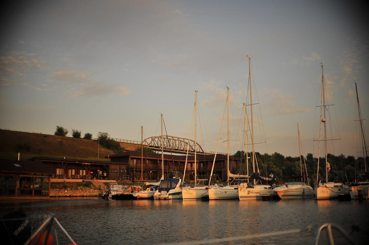 Lifeharbour Limanu Hotel Bagian luar foto