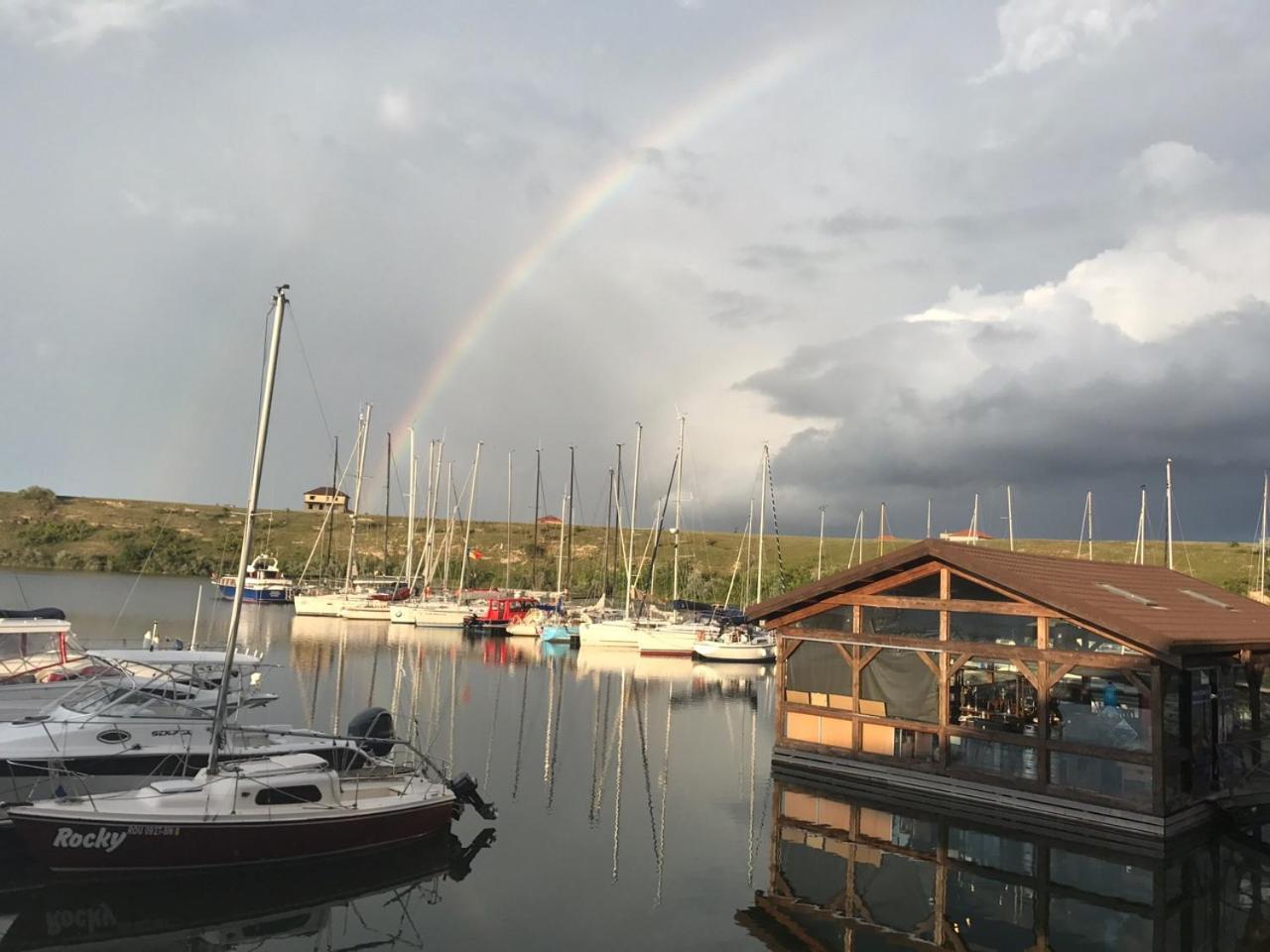 Lifeharbour Limanu Hotel Bagian luar foto